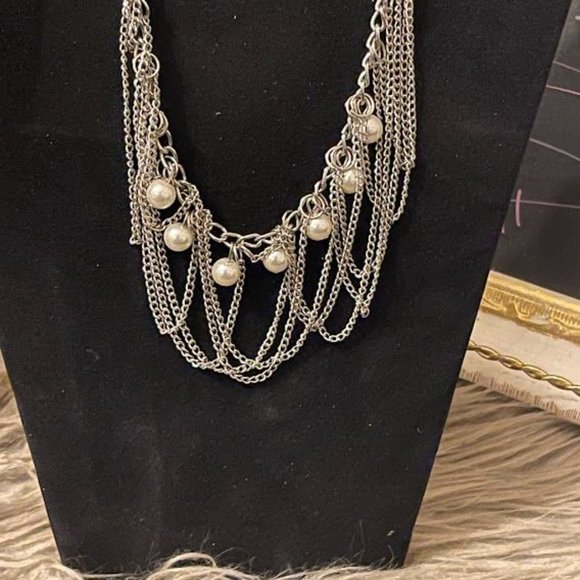 Pearl and Chain Necklace - Picture 2 of 3